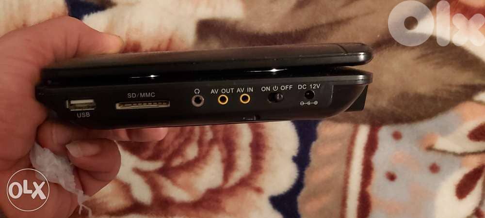 DVD portable 9 inch 25$ 3