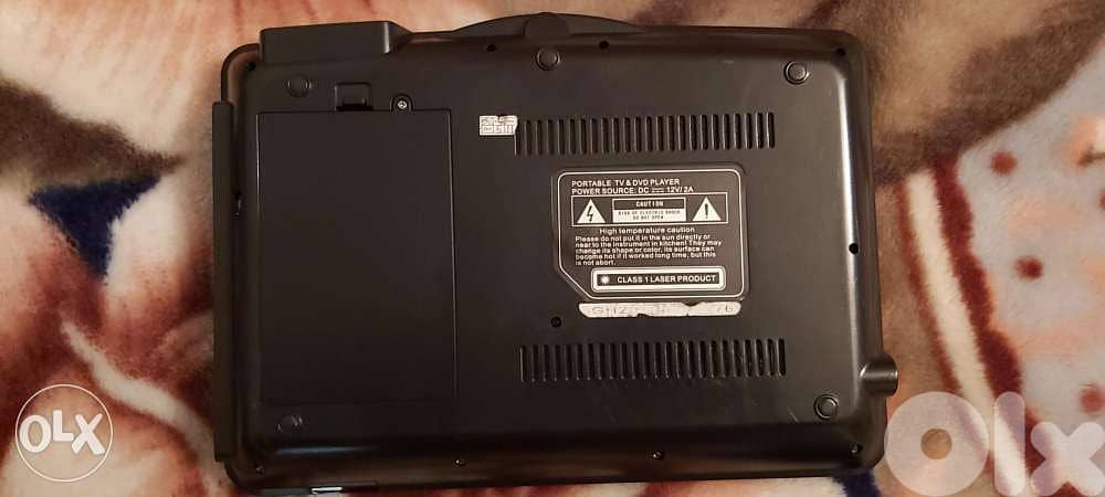 DVD portable 9 inch 25$ 4