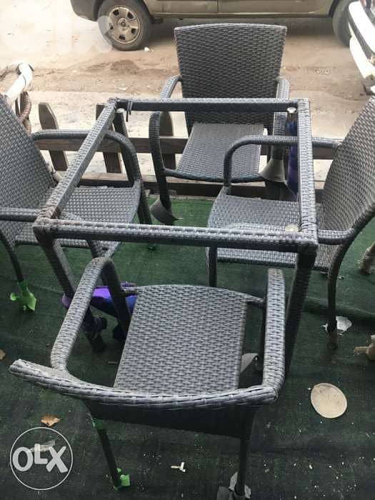 رزين طاوله و4 كراسي 0