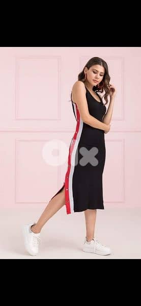 dress aswad . ahmar w abyad 3ala janeb s to xxL 2