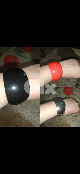 bracelets  plastique or 3 = 15$ 0