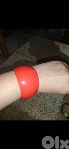 bracelets  plastique or 3 = 15$ 1