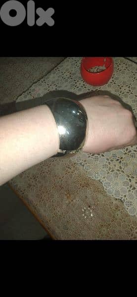 bracelets  plastique or 3 = 15$ 3