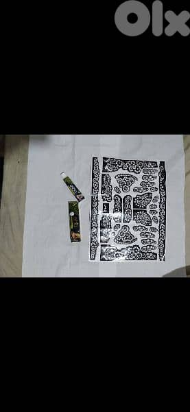 henna tattoo with henna tube 2