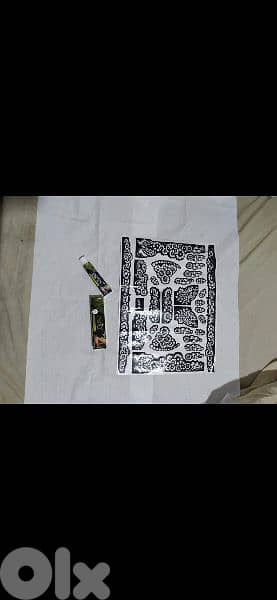 henna tattoo with henna tube 3