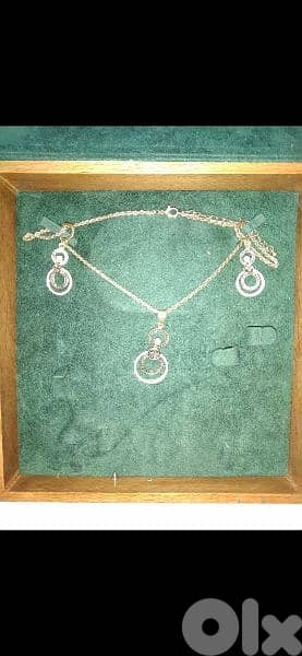 set necklace and earrings gold toned 2