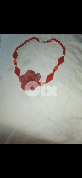 3a2ed lawnen aswad aw ahmar  1=7$ or 3=15$ 2