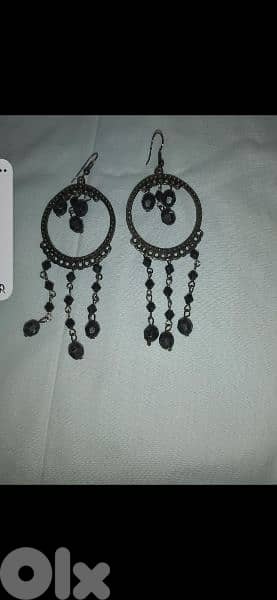pick 3 earrings for 3= 10$ 2
