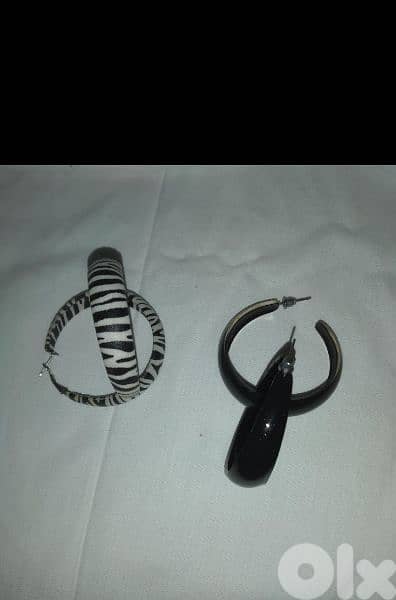 pick 3 earrings for 3= 10$ 3