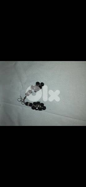 pick 3 earrings for 3= 10$ 5
