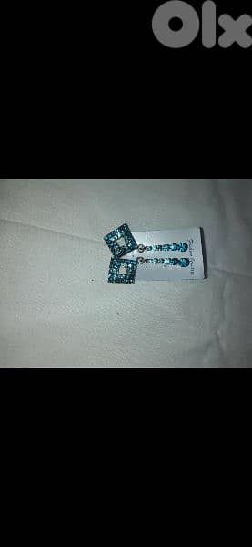 pick 3 earrings for 3= 10$ 6