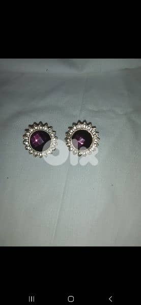 pick 3 earrings for 3= 10$ 12