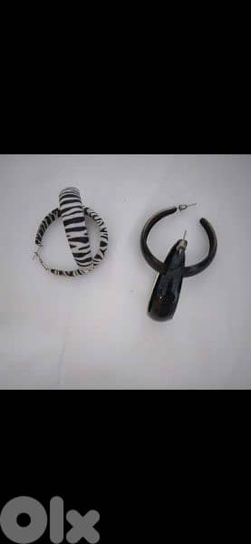 pick 3 earrings for 3= 10$ 14