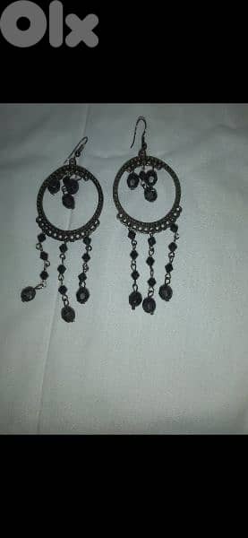 pick 3 earrings for 3= 10$ 18