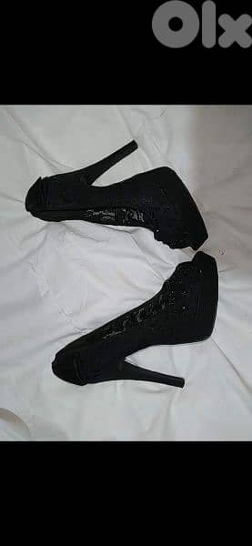 high heels Chinese Laundry size 39/40 worn once 16