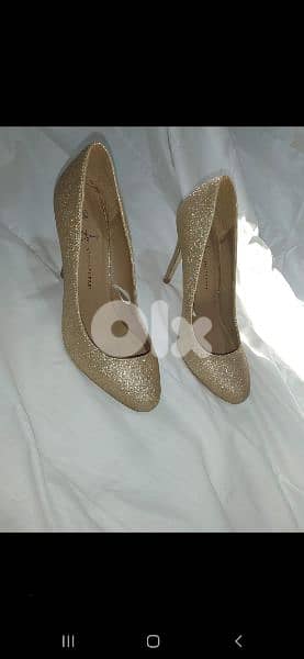 shoes gold stiletto round front 38/39 used once 2