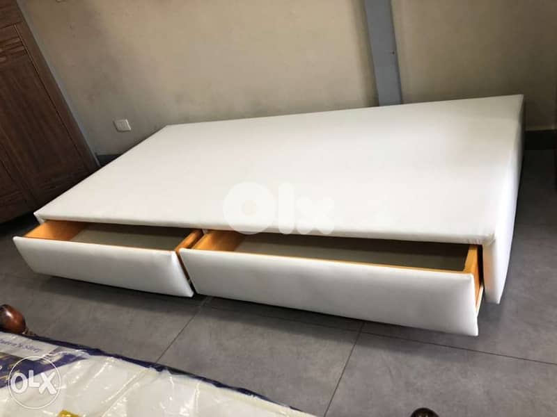 تخت مفرد منجد مع جوارير 0