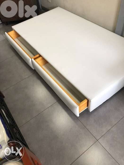 تخت مفرد منجد مع جوارير 1