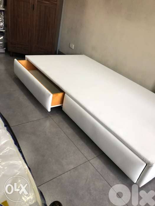 تخت مفرد منجد مع جوارير 2