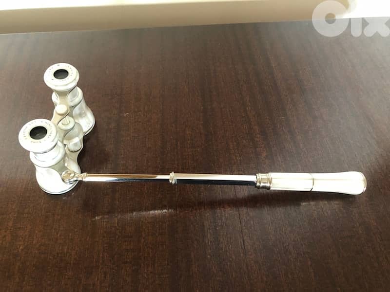 Mother of pearl opera glasses . 1