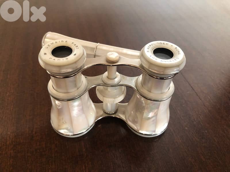 Mother of pearl opera glasses . 2