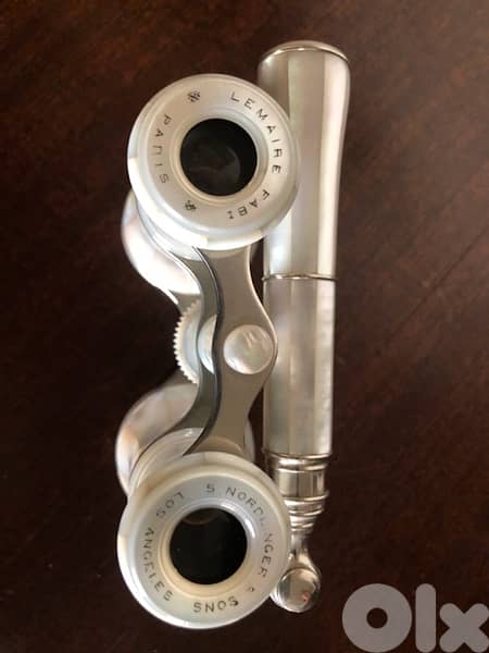Mother of pearl opera glasses . 3