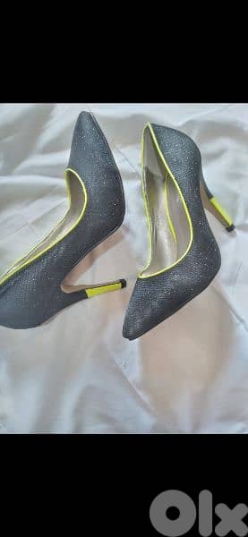 shoes black shinny stiletto neon trim 39/40 5