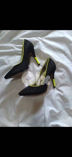 shoes black shinny stiletto neon trim 39/40 6