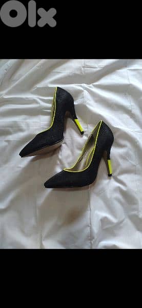 shoes black shinny stiletto neon trim 39/40 7