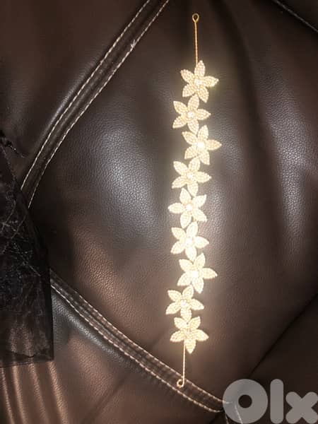 hair accesories; gold flowers, used once 7