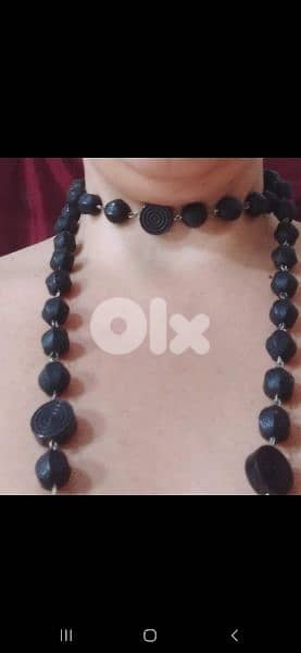 necklace 2 models necklace beads black 1