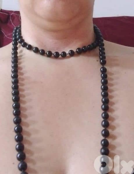 necklace 2 models necklace beads black 3