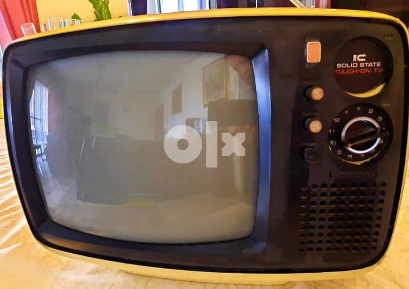 Vintage Antique black and white TV 12 inch 0