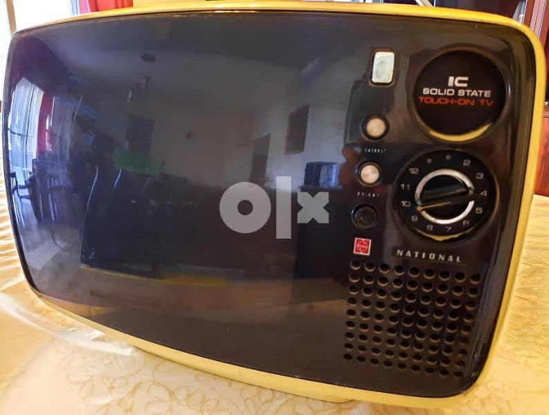 Vintage Antique black and white TV 12 inch 1