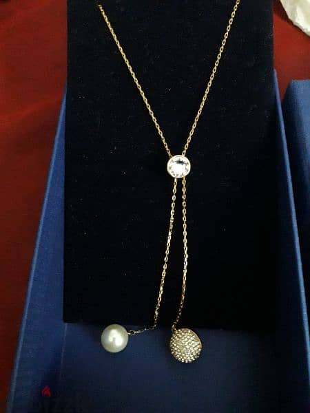 Swarovski forward y necklace authentic 0