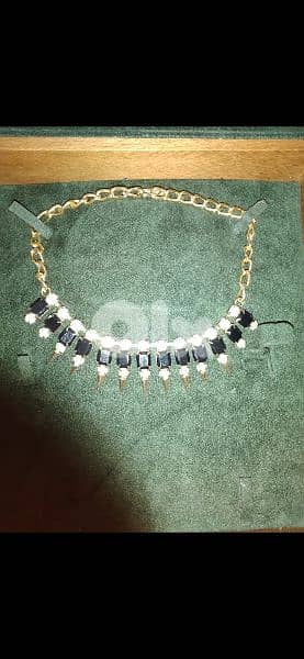 spikes necklace gold tone with black stones 1