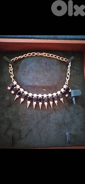 spikes necklace gold tone with black stones 2