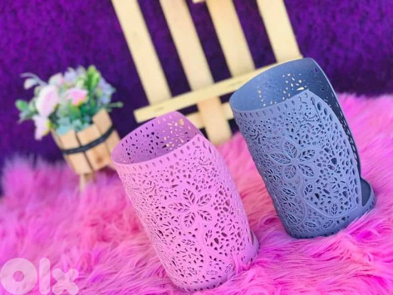 elegant tissues holder stand 2$ 0