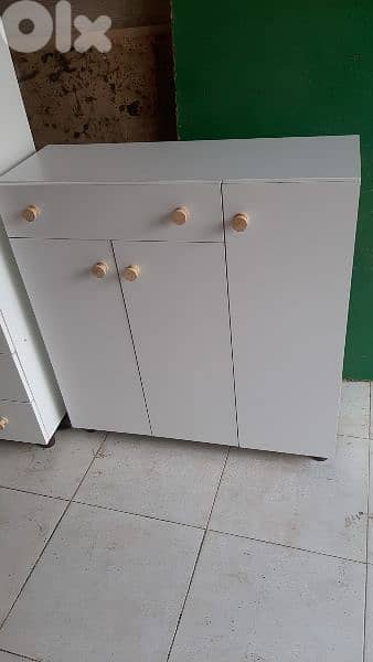 شفنيرة أحذية حجم وسط ثلاث درف