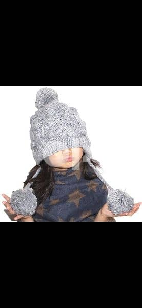 grey wool hat withover ears.  1=7$ or 3=15$ 5