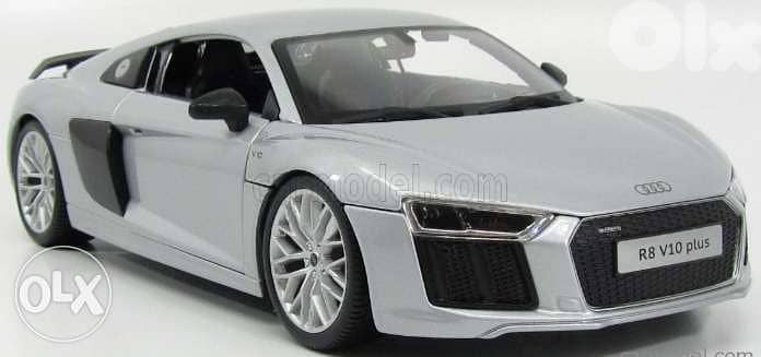 Audi R8 V10 diecast car model 1:18 3