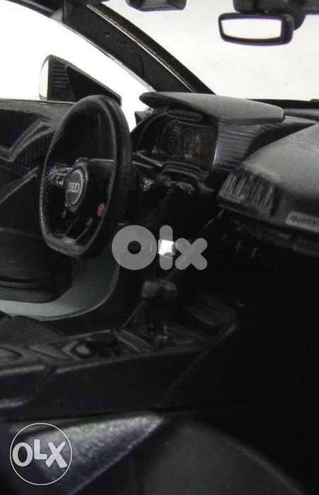 Audi R8 V10 diecast car model 1:18 6