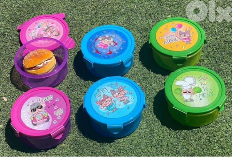 Sweet colorful kids tapperwers 1 for 2$ 1