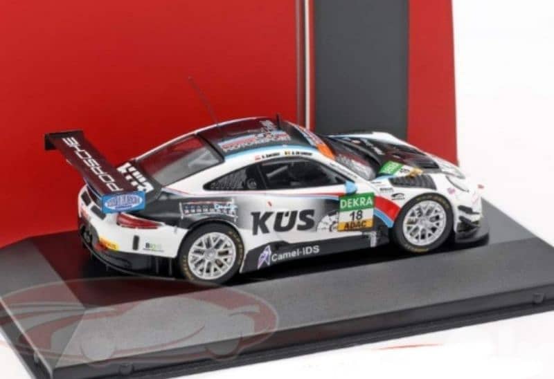 Porsche 911 GT3 R diecast car model 1:43. 4
