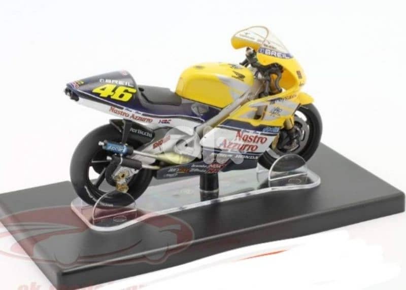 Honda NSR 500 ( year2000) diecast motorcycle model 1:18 4