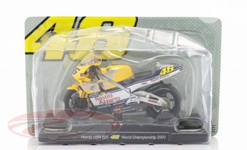 Honda NSR 500 ( year2000) diecast motorcycle model 1:18 5