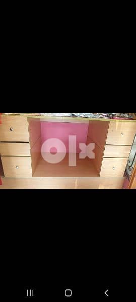 perfume stand and showcase 4