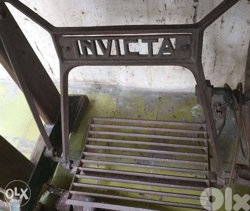 Sewing Machine Vintage 1