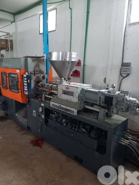 Italian Injection moulding Machine MIR + 2 moulds 1