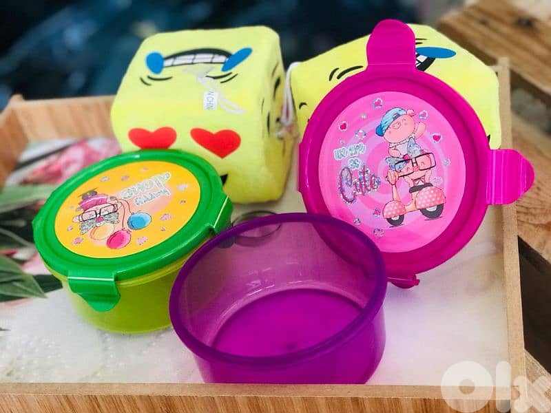 Sweet colorful kids tapperwers 1 for 2$ 2